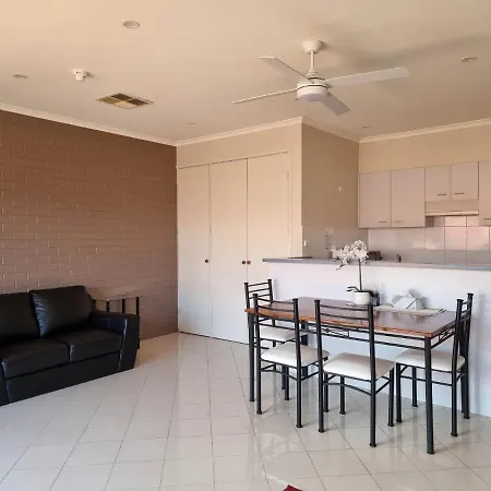 Tuggeranong Short Stay #09 Sleeps 4 Exterior photo