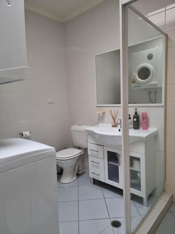 Apartment Short #09 Sleeps 4 *