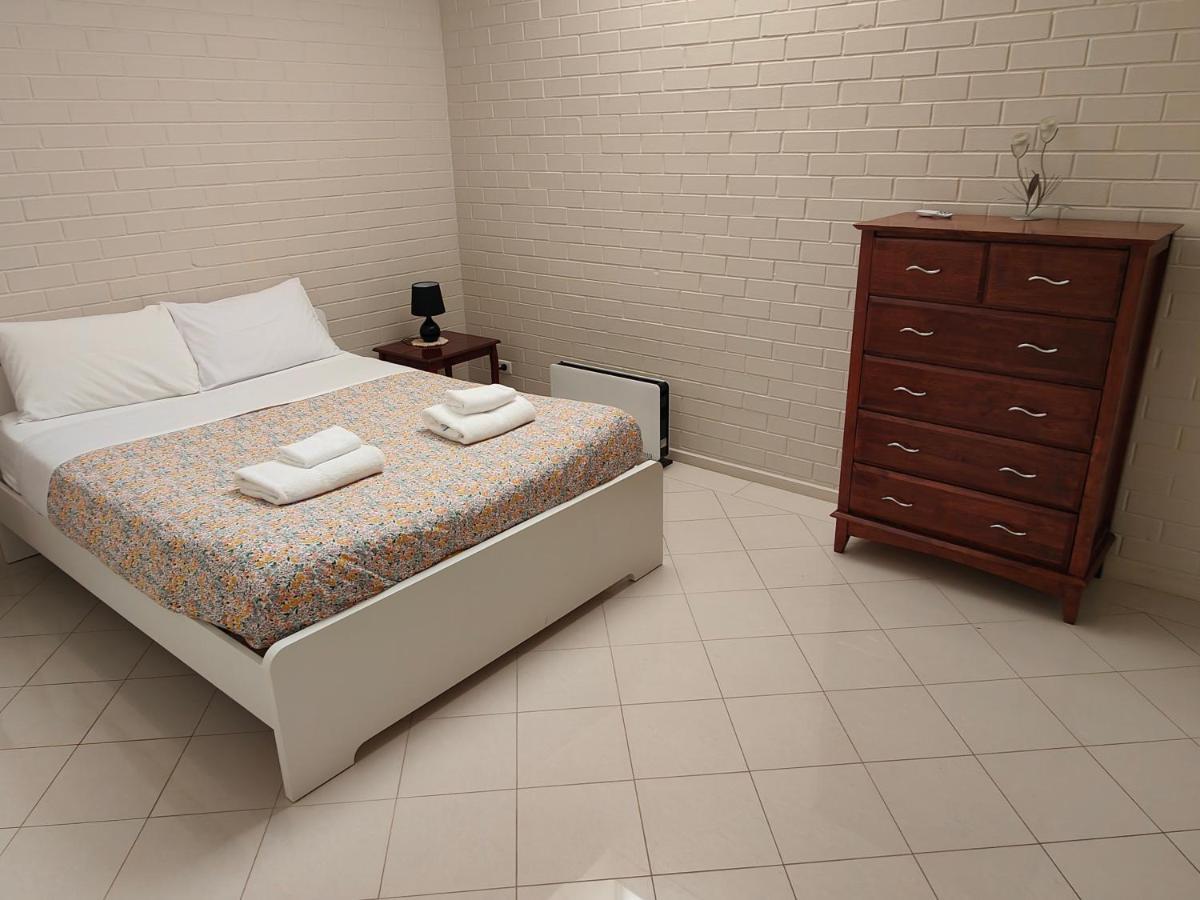Apartment Short #09 Sleeps 4 *